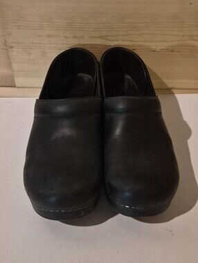 Dansko Black Box Matte Leather Professional Clogs Size EU41/US10